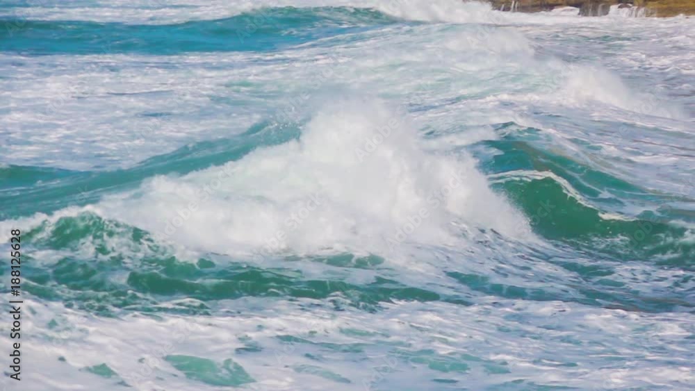 Ocean Waves Breaking on Shore Ocean Waves Breaking on Shore