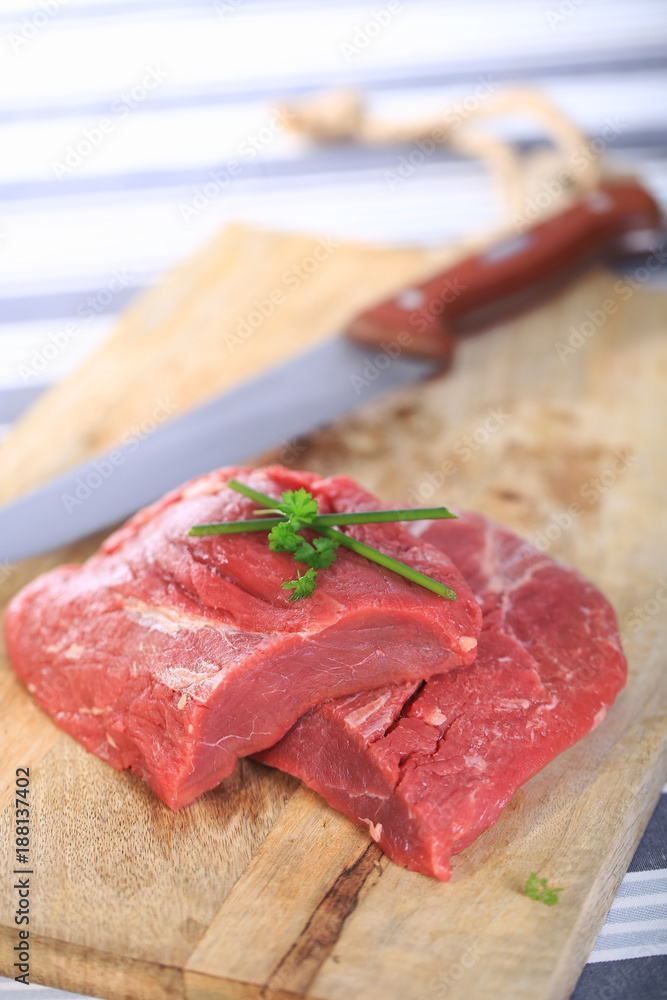 viande de boeuf crue Stock Photo Adobe Stock