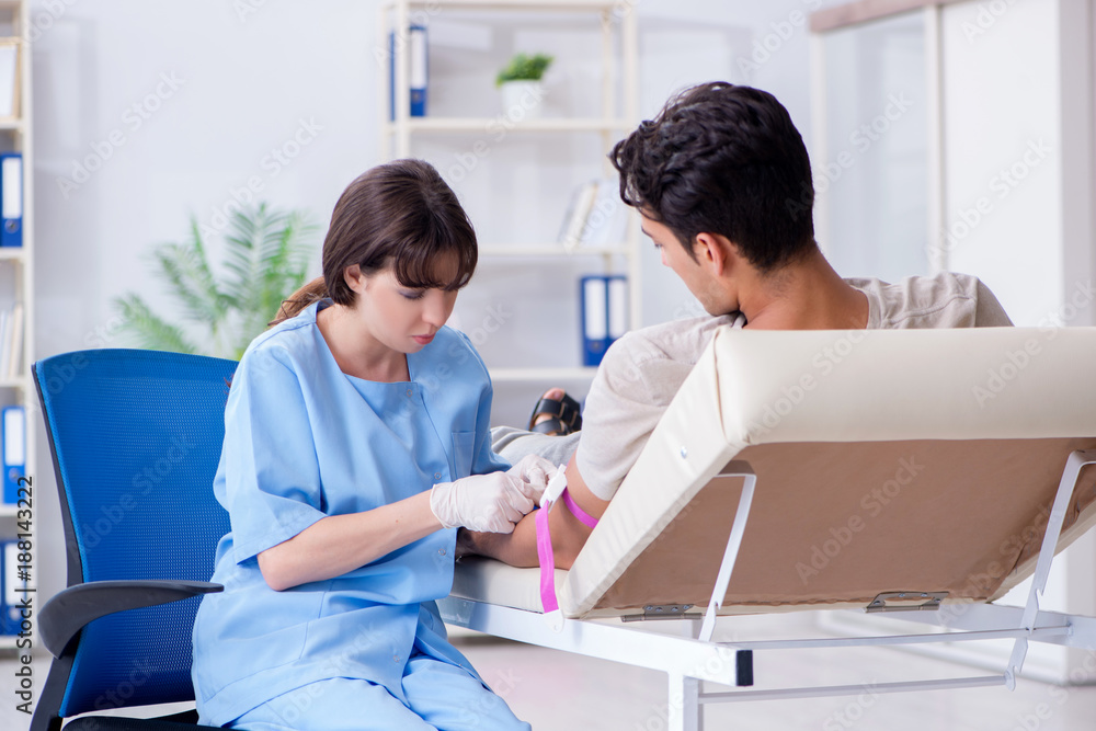 Obraz premium Patient getting blood transfusion in hospital clinic