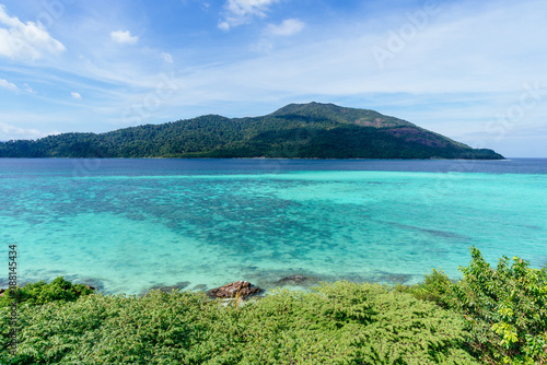 Fototapeta Naklejka Na Ścianę i Meble -  Beautiful seascape with crystal clear water, blue sky and island in background