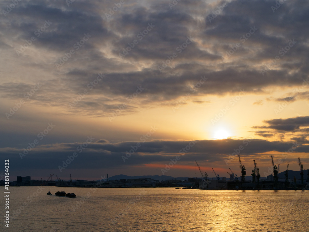 みなと神戸 神戸大橋から見る港の夕暮れ