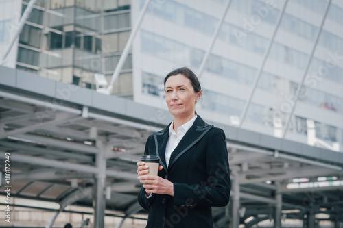 Wallpaper Mural senior business woman portriat Torontodigital.ca