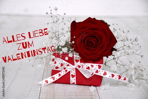 Rote Rose mit Geschenk - Al...