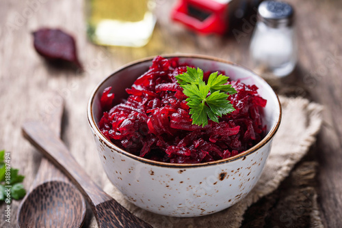 Ταπετσαρία Bowl of beetroot salad on wooden background