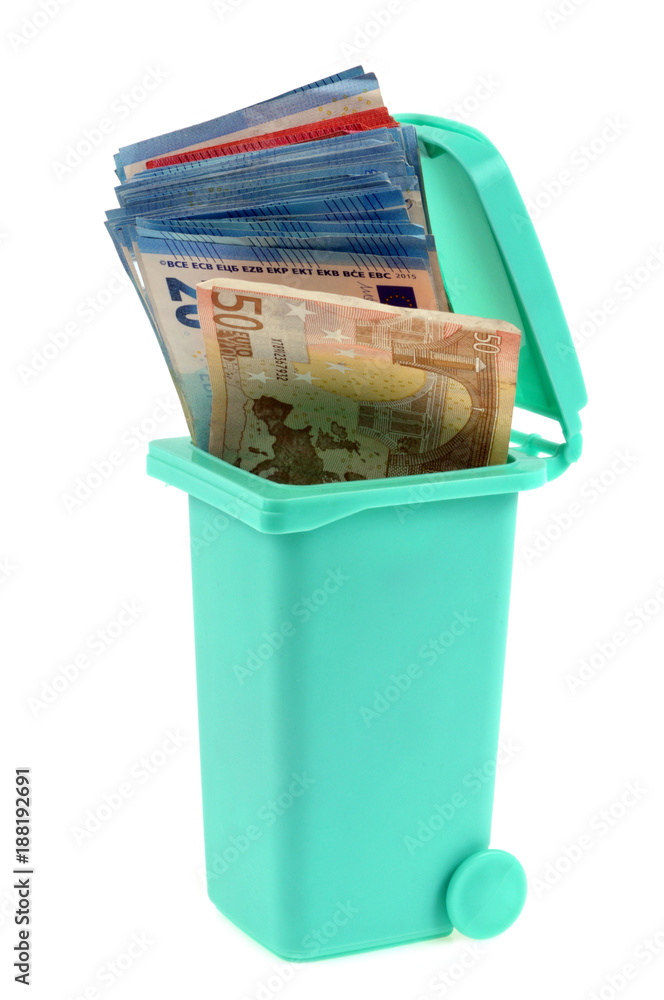 L'argent à la poubelle Photos | Adobe Stock
