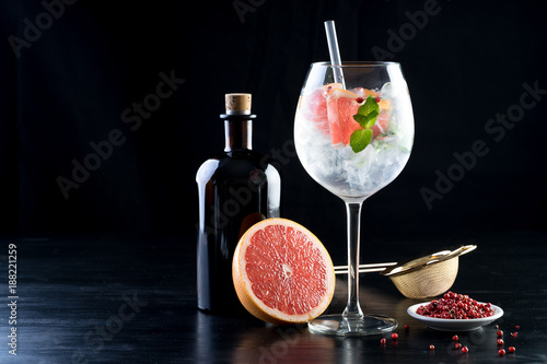 Obraz na płótnie fancy gin and tonic selection drink alcohol cocktail craft fresh fruit spices mint glass bar w salonie
