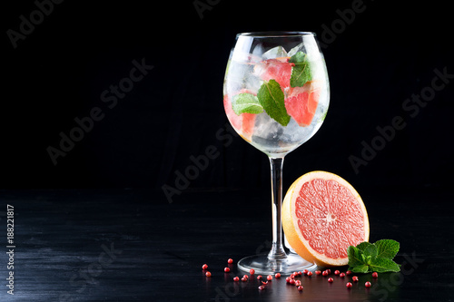 Obraz na płótnie fancy gin and tonic selection drink alcohol cocktail craft fresh fruit spices mint glass bar w salonie
