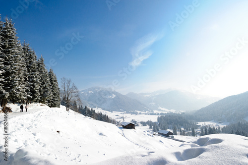 Winterlandschaft in den Alpen © penofoto.de