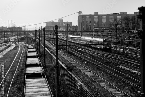 train et voies ferrées en banlieue parisienne