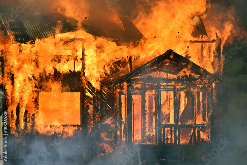 Photo Terrible close up of burning house