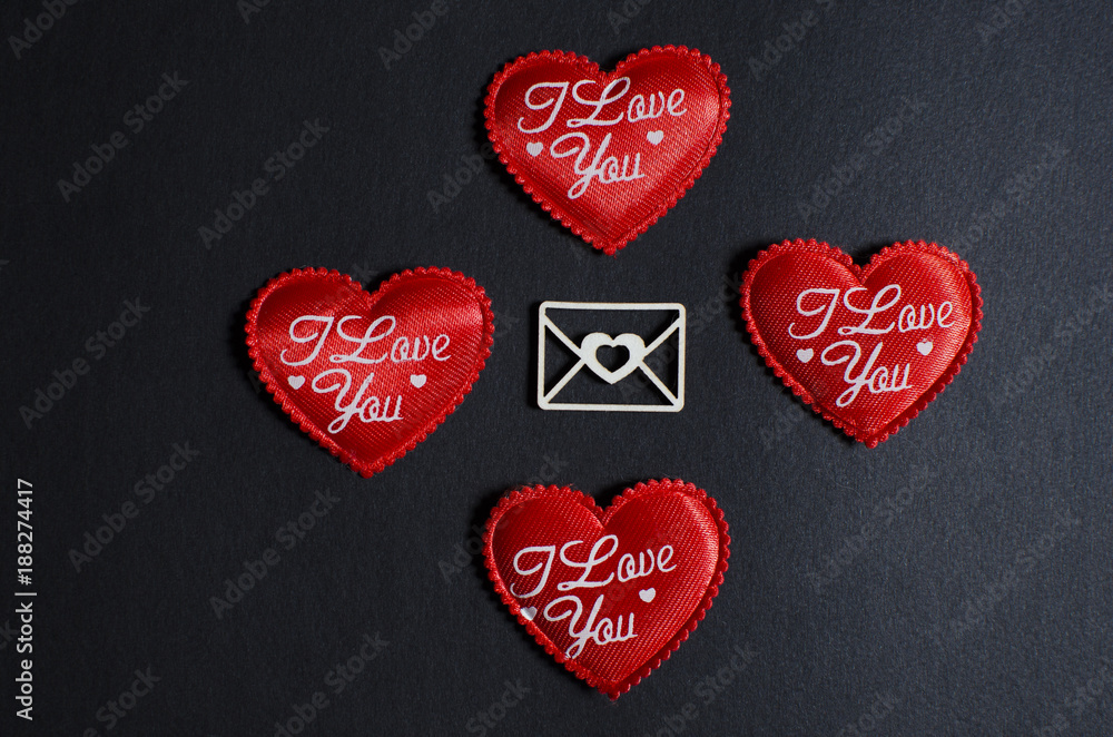 Obraz premium Red heart and a small envelope. Valentine's day