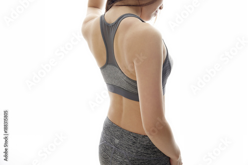 女性　ワークアウト　筋肉