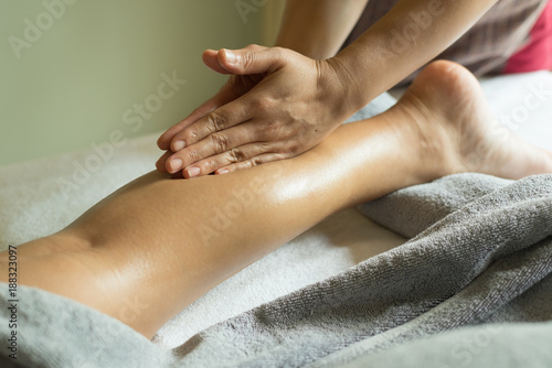 Aromatherapy massage: Leg massage