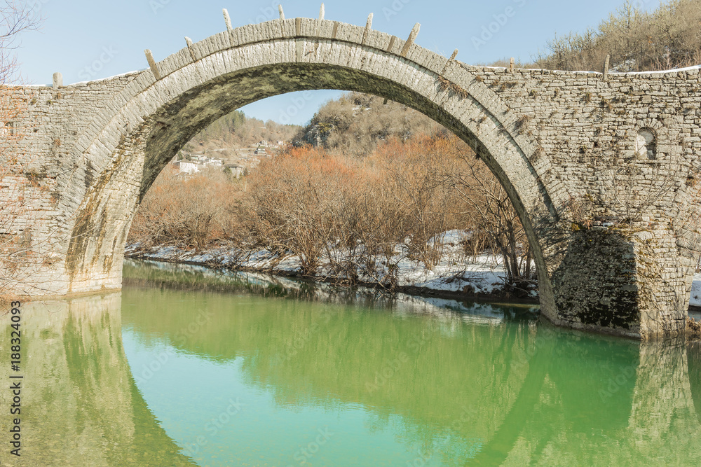 Obraz premium bridge old in Ioannina Zagori Greeece snow ice winter time