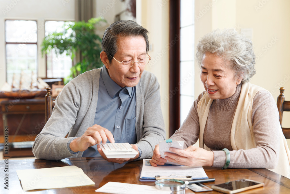Elderly couples are managing finances Elderly couples are managing finances