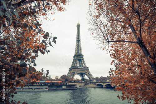 Fototapeta Naklejka Na Ścianę i Meble -  Eiffel tower at paris from the river seine in autumn season , paris , france , europe