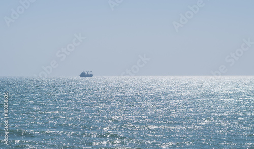Tablou pe pânză Calm glittering sea and cloudless sky.