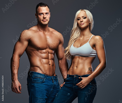 Attractive fitness couple o...