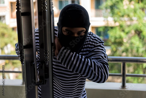 Cuadro en lienzo thief break condo balcony door