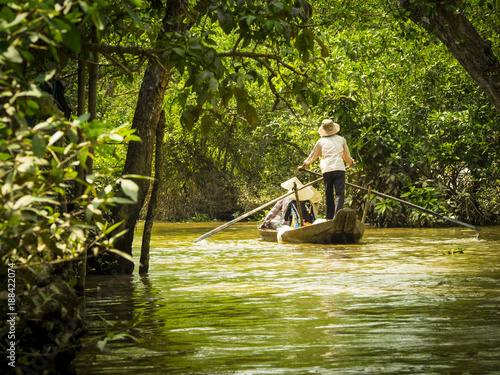 Fotografija Tourists in a boat in Mekong delta