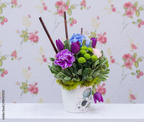 Fototapeta Naklejka Na Ścianę i Meble -  Flowers arrangement
