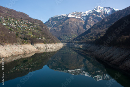 Fototapeta Naklejka Na Ścianę i Meble -  Mountains reflection on Verzasca dam surface