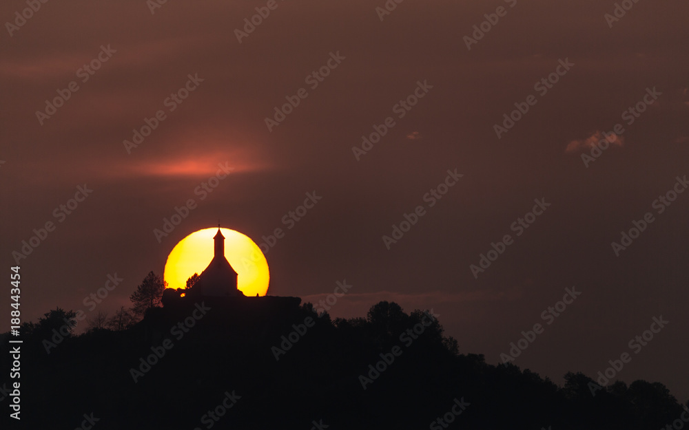 Wurmlinger Kapelle im Sonnenaufgang Wurmlinger Kapelle im Sonnenaufgang