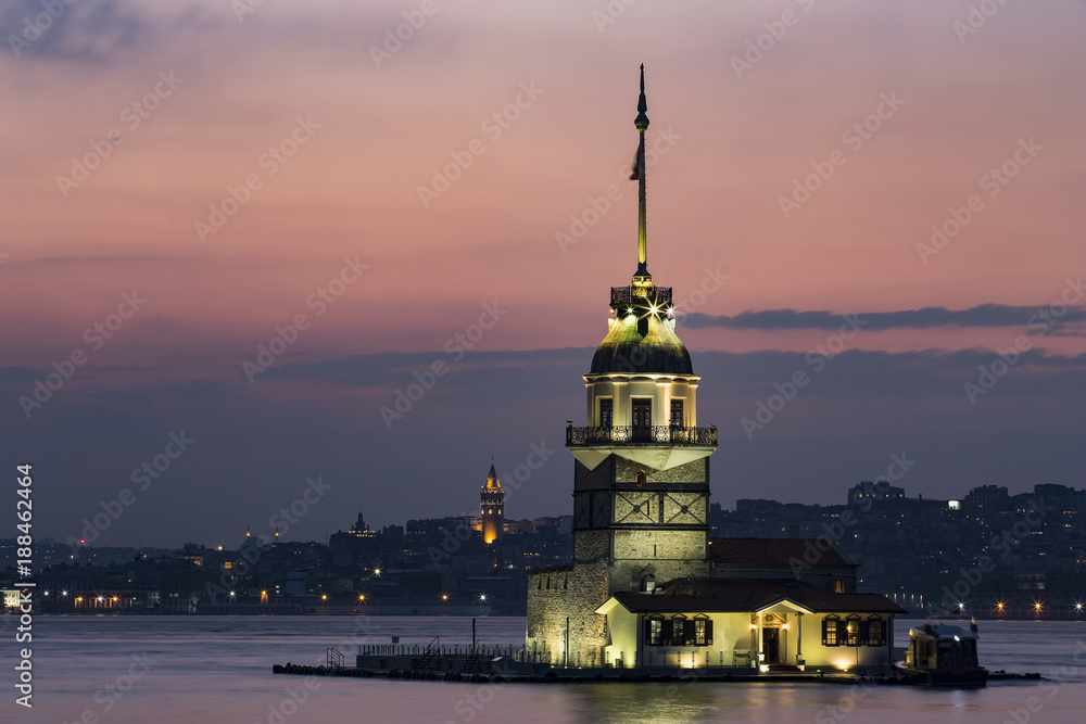 Fototapeta premium Maiden Tower (Tower of Leandros, Turkish: Kiz Kulesi) tranquil scenery at the entrance to Bosporus Strait in Istanbul, Turkey (KIZ KULESI – SALACAK-USKUDAR)