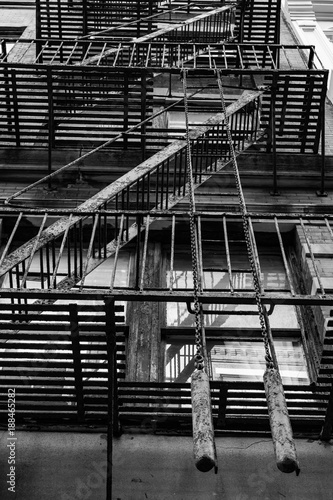 Obraz na plátně Black and white of worn firescape in New York