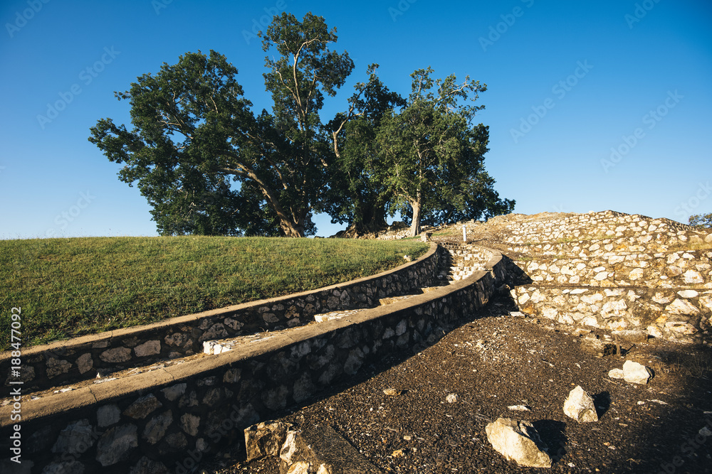 Obraz premium Large stone structure landmark in Ipswich, Queensland.