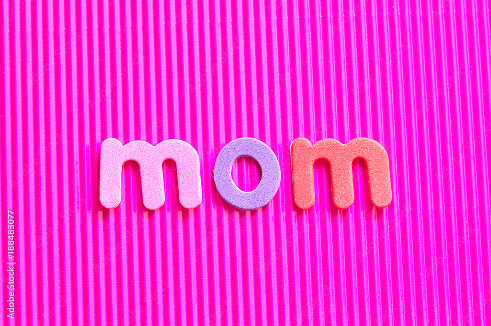 The word mom on a pink background
