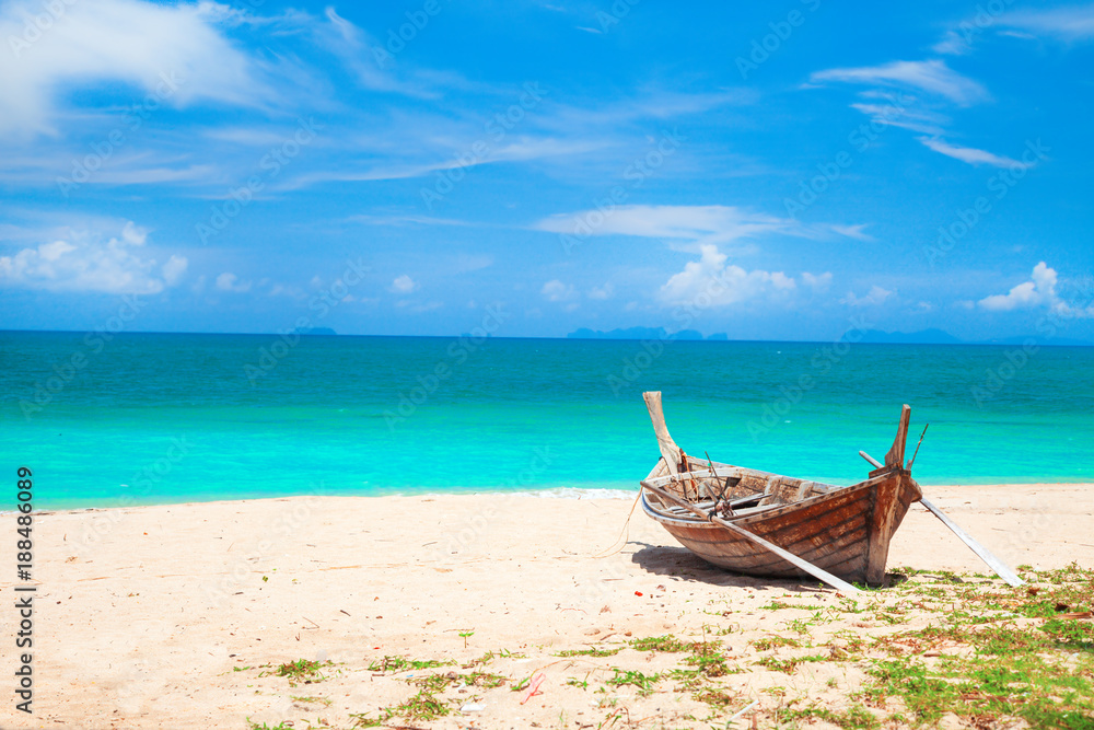 Obraz premium beach and fishing boat, koh Lanta, Thailand