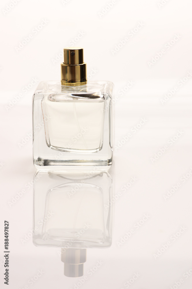 Single perfume bottle with spray Single perfume bottle with spray