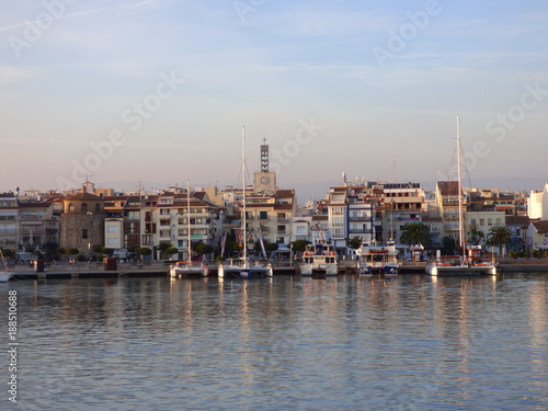 Puerto deportivo y de pescadores en Cambrils (Tarragona,España) © VEOy.com