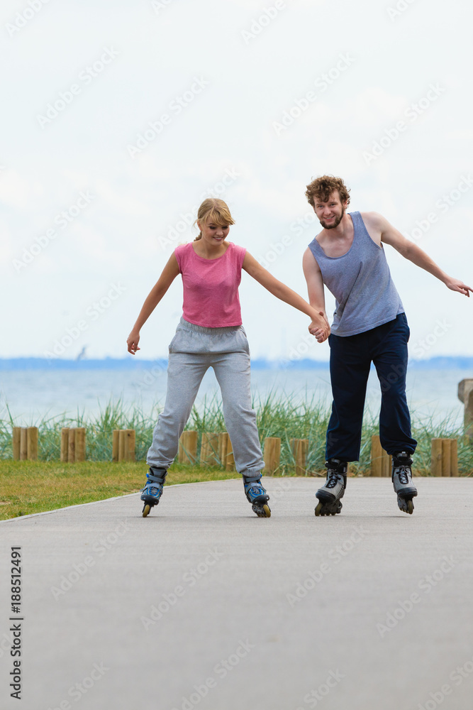 Obraz premium roller skater couple skating outdoor