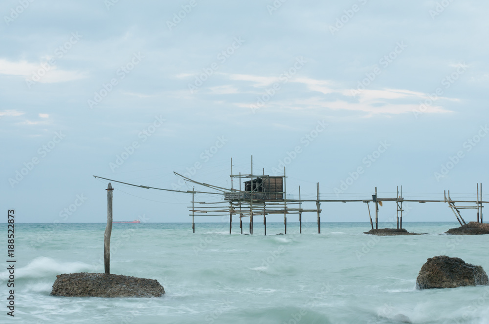 trabocco punta aderci, riserva naturale di vasto, in lunga esposizione trabocco punta aderci, riserva naturale di vasto, in lunga esposizione