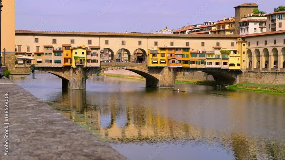 Ponte Vecchio & Rowing Boat; Ponte Vecchio; Firenze, Tuscant, Italy Ponte Vecchio & Rowing Boat; Ponte Vecchio; Firenze, Tuscant, Italy