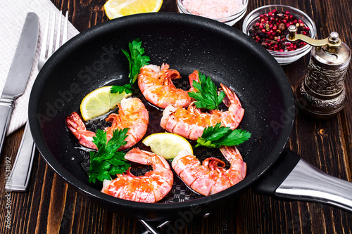 Shrimp with lemon in frying pan