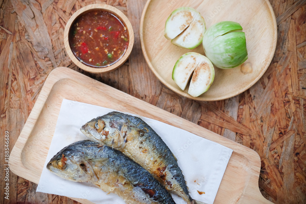 Fried mackerel with shrimp paste chilli sauce (Nam Prik Ka Pi) - obrazy, fototapety, plakaty 