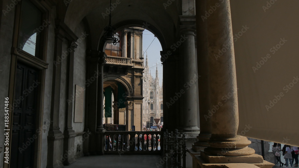 Portico in Piazza Mercanti a Milano