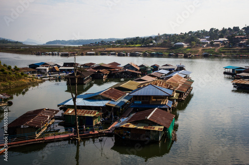 Villaggio galleggiante a Sangkhlaburi