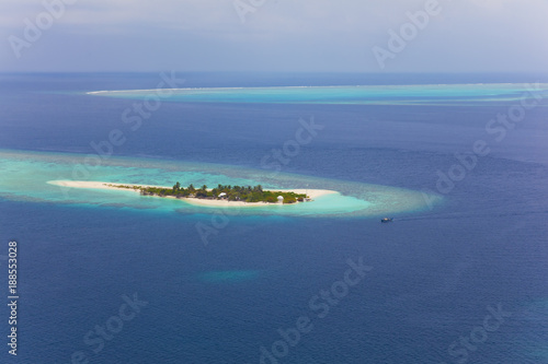 Schöne kleine Malediveninsel © Composer