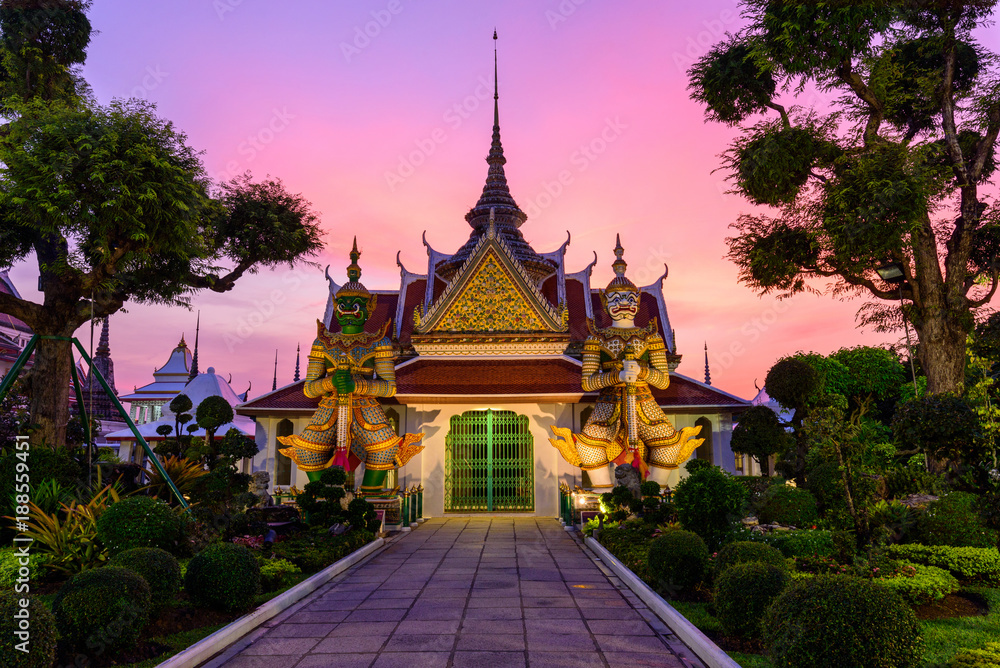 Fototapeta Bangkok , Thailand - 15 January, 2018: giant statue at white pagoda in Wat Arun Ratchawararam Ratchawaramahawihan in sunset time