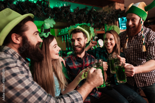 Canvas Print The company of young people celebrate St. Patrick's Day.