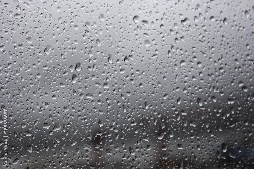 Regentropfen auf dem Fenster Regentropfen auf dem Fenster