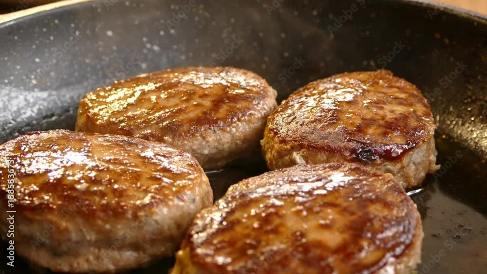 Juicy cutlets are prepared in a frying pan. Place the meat dish on the plate. Juicy cutlets are prepared in a frying pan. Place the meat dish on the plate.