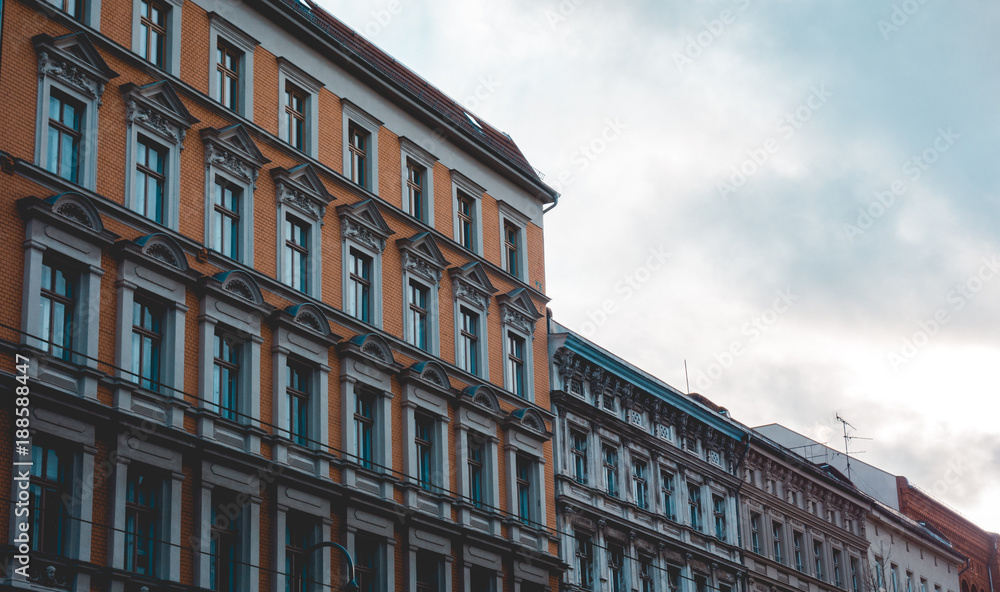 Fototapeta premium orange house at prenzlauer berg with white details