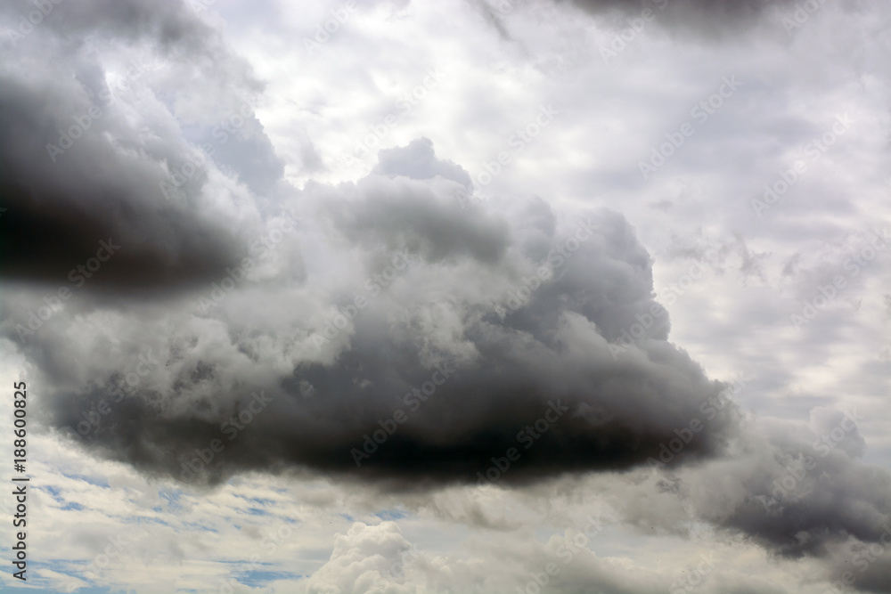 Obraz premium cloudy grey cloud on the gloomy sky before a thunderstorm