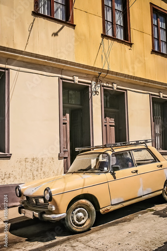 Old retro vintage car in Valparaiso © Pav-Pro Photography 