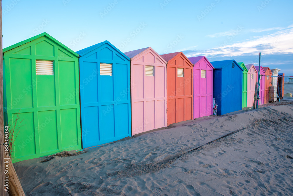 Naklejka premium colorful beach cabin